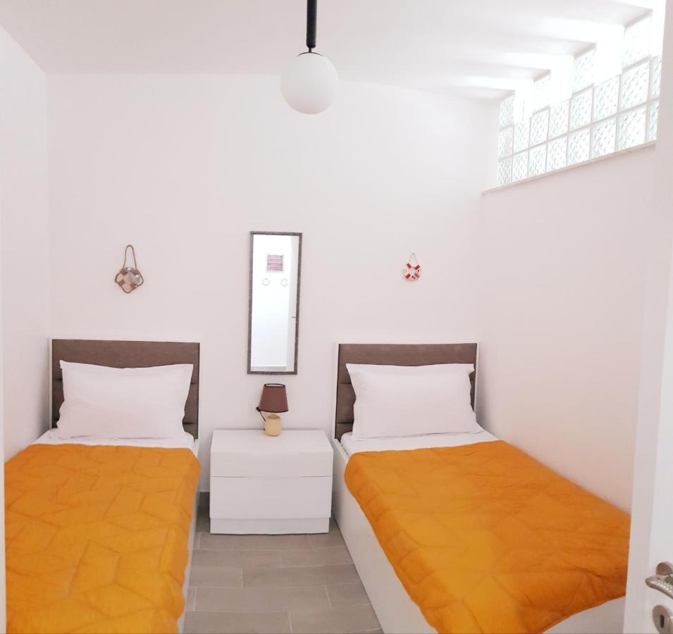Bindi Apartment Himare Esterno foto