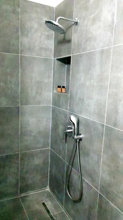 Bindi Apartment Himare Esterno foto