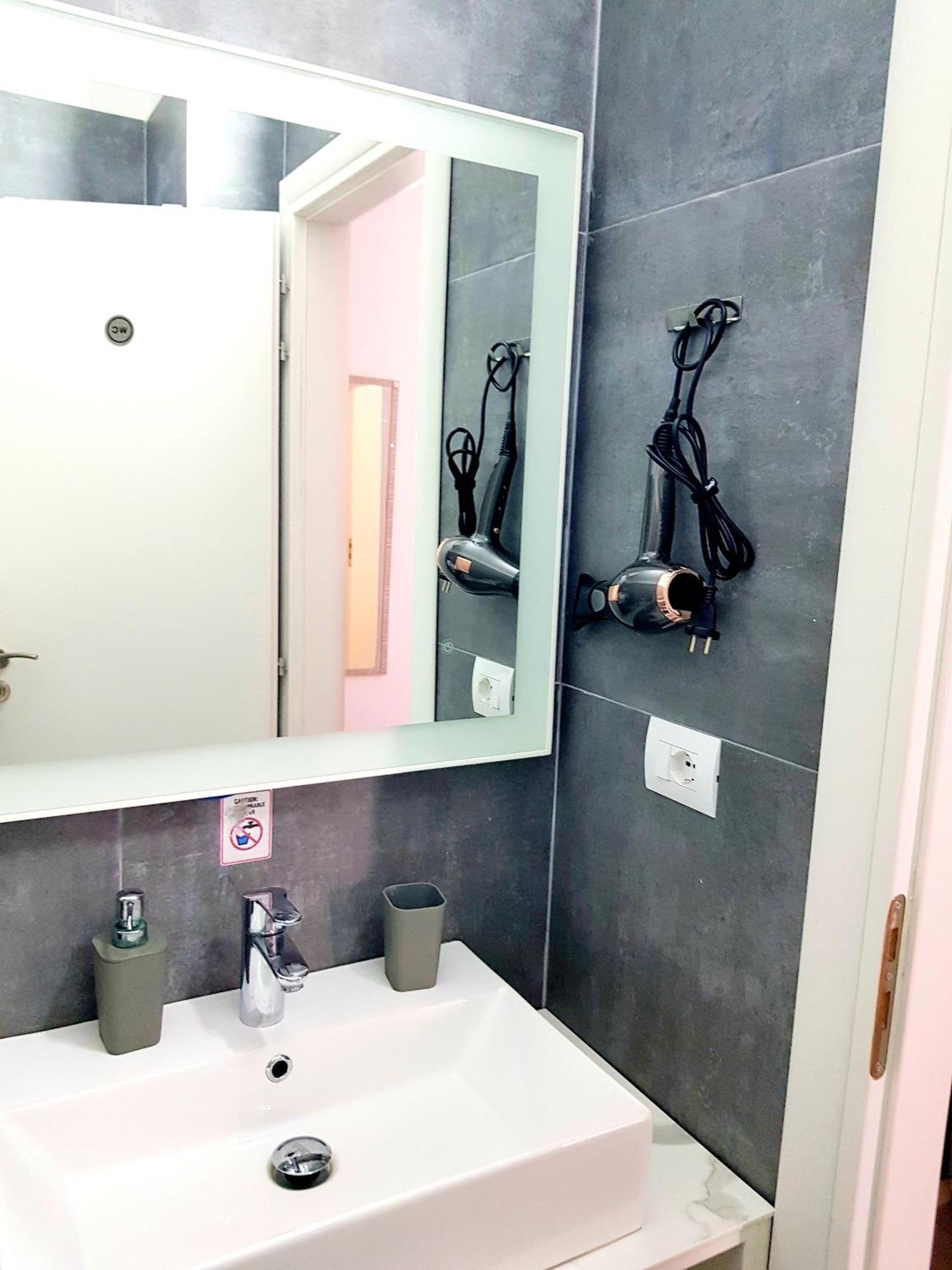 Bindi Apartment Himare Esterno foto
